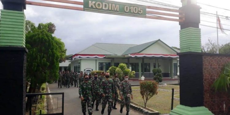 Prajurit Kodim 0105/Abar Jalan Santai Guna Menjaga lmun Tubuh Di Era Corona