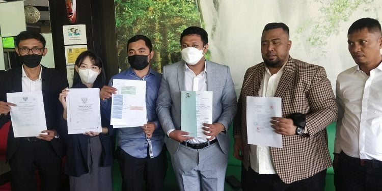 Didit Hariadi Menggelar Jumpa Pers di Kafe Pelangi