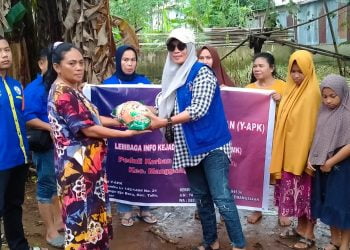 Y-APK dan L-IKMK Peduli Korban Banjir di Makassar 