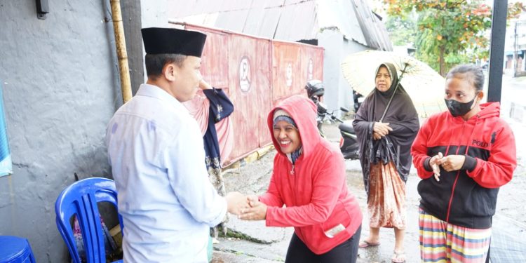 Usai Safari Jum’at, Camat Tallo Pantau Pasar Murah di Kontainer Recovery