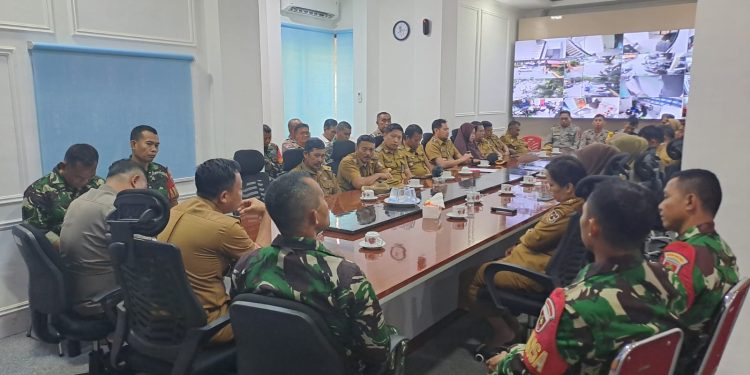 Tingkatkan Sinergitas TNI – Polri dan Pemerintah, Camat Tallo Menggelar Rakor Kamtibmas