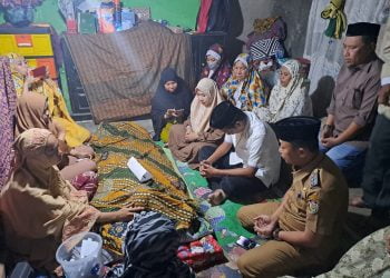 Melayat ke Rumah Duka, Camat Tallo Sampaikan Belasungkawa 