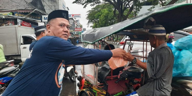 ALAKA Solidarity Menggelar Aksi Berbagi Nasi Kotak, Begini Pesan Ketua Umum