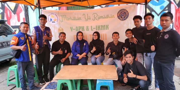 Tingkatkan Amal Perbuatan, Y-APK Kembali Berbagi Nasi Kotak Kepada Para Pengguna Jalan Raya