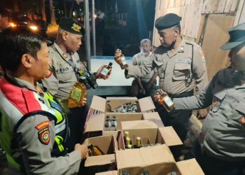 Operasi Pekat Polres Kediri Kota bersama Petugas Gabungan Amankan Ratusan Botol Miras
