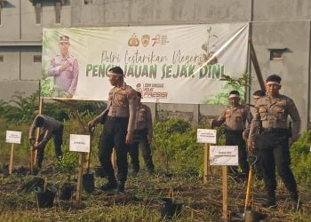 Lestarikan Alam, Polres Pasuruan Tanam Bibit Pohon Serentak