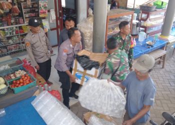 Penertiban Miras, Polisi di Situbondo Amankan Ratusan Botol Arak