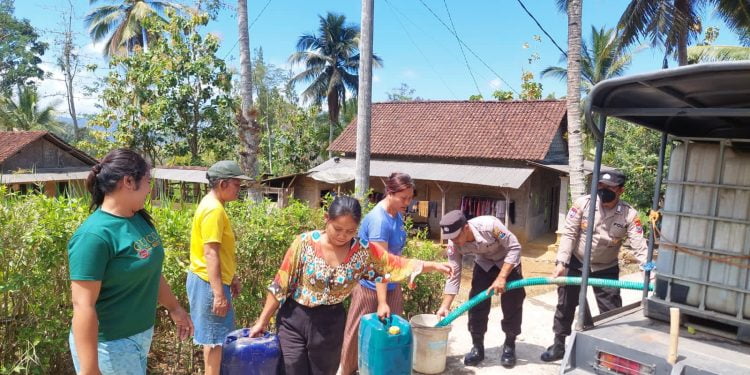 Polisi Rutin Laksanakan Patroli Sambang Tirta Warga Trenggalek Sumringah