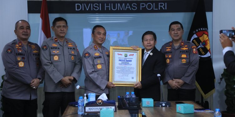 Divhumas Polri Raih Presisi Award Atas Prestasi Strategi Komunikasi Publik