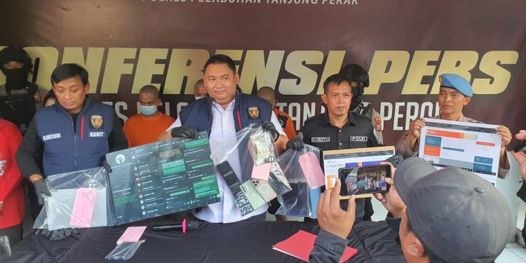 Polres Pelabuhan Tanjungperak Berhasil Amankan Sindikat Pembobol Rekening Bank