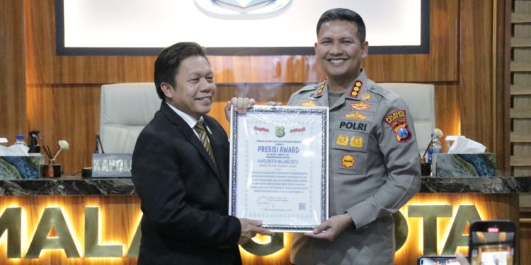 Kapolresta Malang Kota Terima Penghargaan Dari Lemkapi Terkait Program SIMPONI