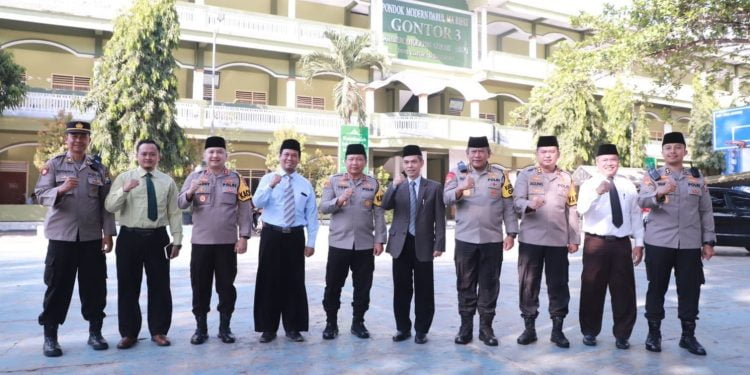 Pererat Jalinan Silaturahmi, Kapolda Jatim Kunjungi Pondok Gontor di Kediri
