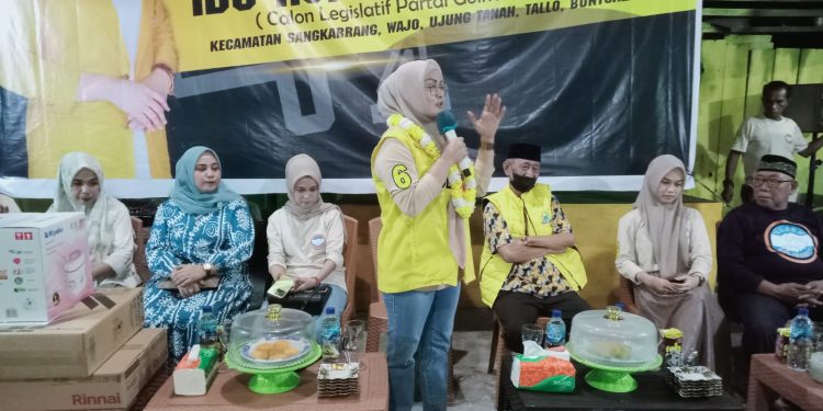 Hj. Andi Hastuti Membuka Turnamen Domino Dirangkaikan dengan Silaturahmi