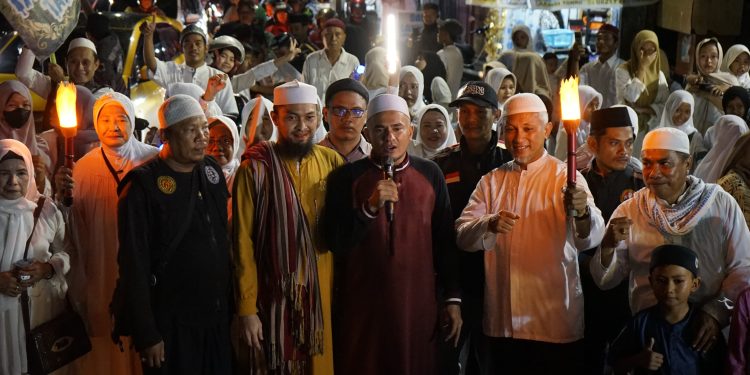 Majelis Shiratal Mustaqim Sambut Ramadhan dengan Jalan Bersama Membawa Obor