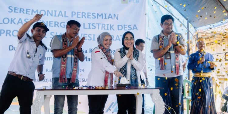 PLN Berhasil Menerangi 80 Dusun di Sulawesi Barat, 594 Warga Kini Nikmati Listrik 24 Jam