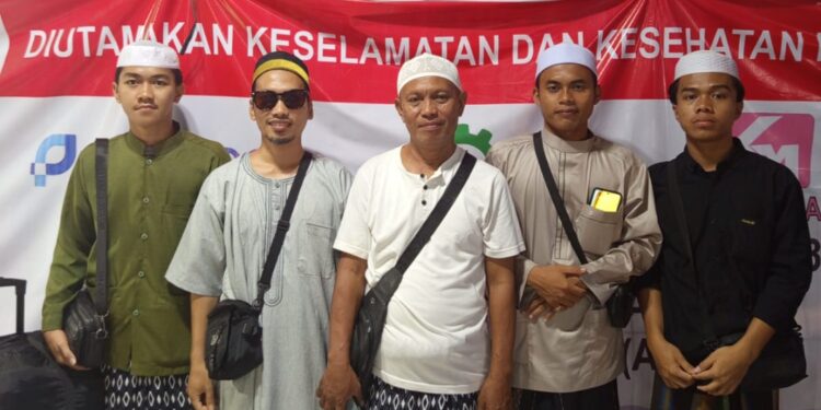 PROGRAM BEASISWA AL MU’ALLIMIN EL DAHAB RESMI DILUNCURKAN: DUA SANTRI DARUL HABIB DIKIRIM KE MADURA UNTUK STUDI LANJUTAN