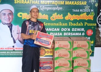 Kepala Biro Radar NKRI Serahkan Bantuan untuk Warga Korban Kebakaran di Makassar