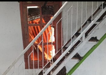 Warga Mulai Bersih-Bersih Pasca Kebakaran di Jalan Andi Tonro 6 Makassar