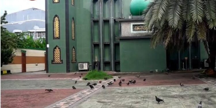 Ratusan Burung Merpati Hiasi Keindahan Masjid Assa’id di Jalan Lombok Makassar
