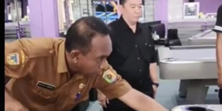 Sekda Morut Resmikan TRANS Biliard Morut di Petasia Timur