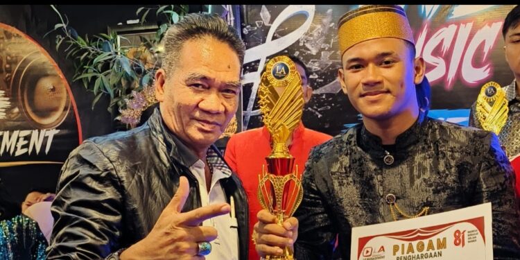 Sengit di Grand Final, Muhammad Rhadit Rebut Juara 1 Lomba Karaoke LA MANAGEMENT